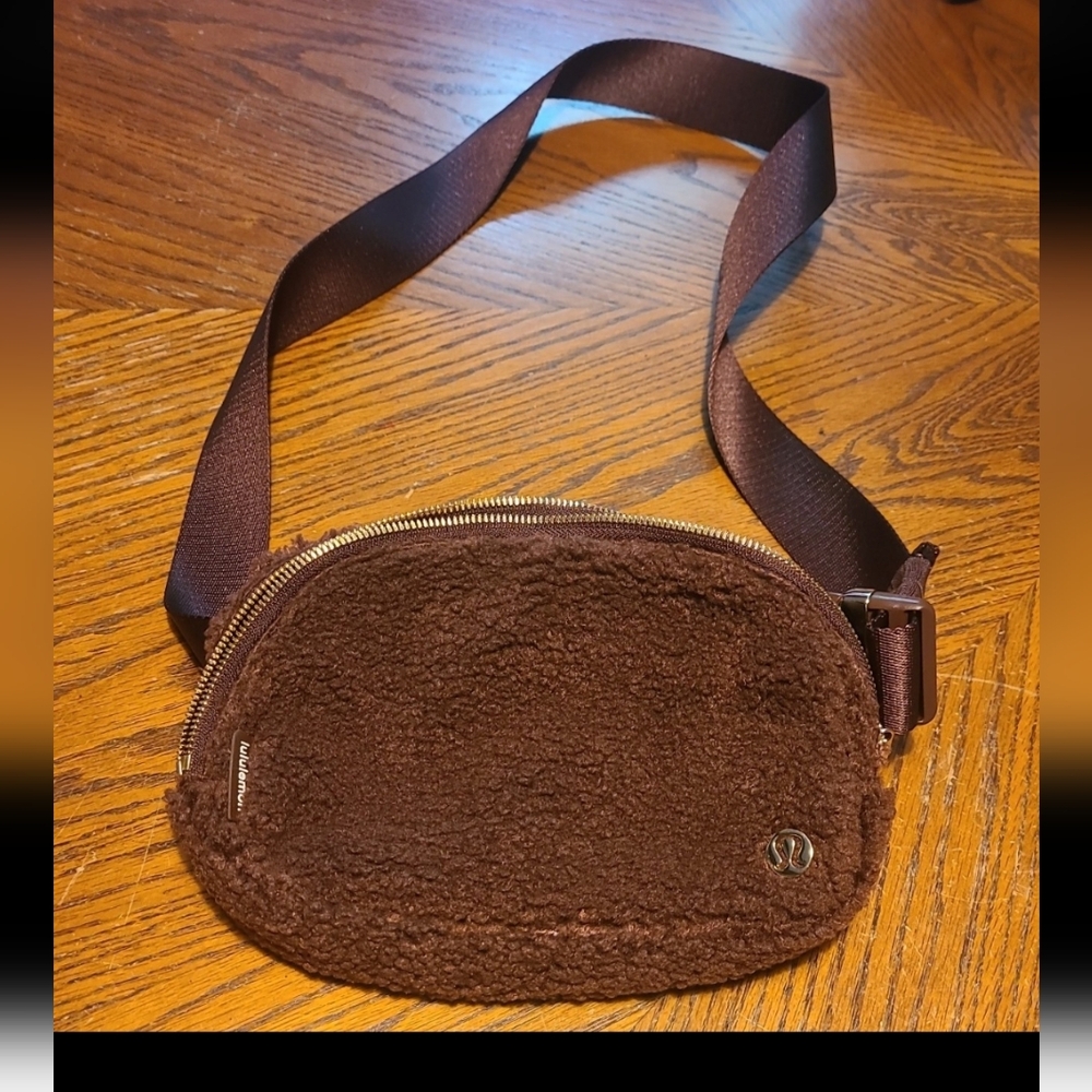 Lululemon sherpa belt Bag